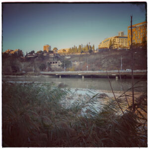 Blick auf den Fluss in Tiflis.